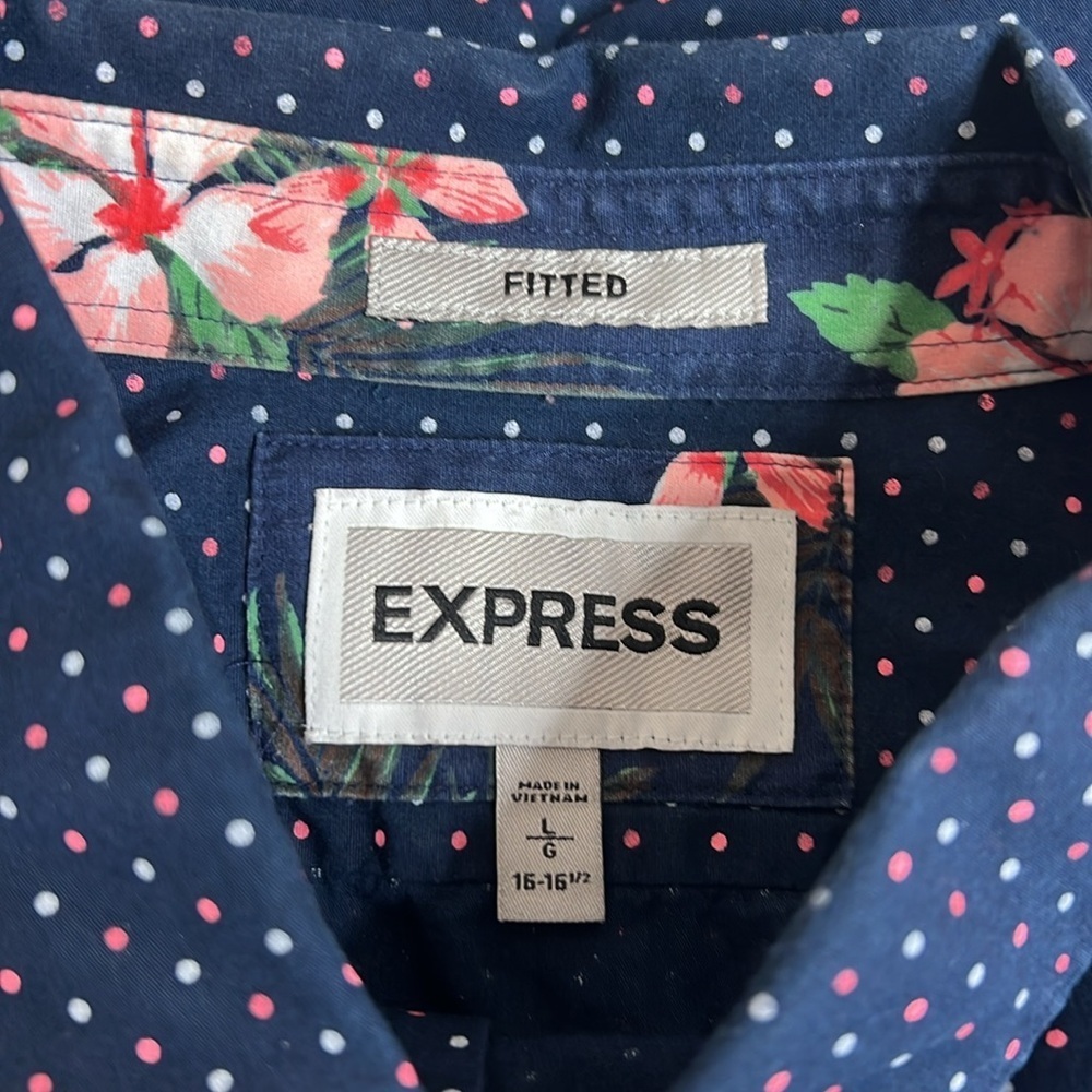 🛍️ 4 for $25 Express Men’s Fitted Polka Dot Button-Down Shirt L – Stylish Casual - Picture 6 of 6